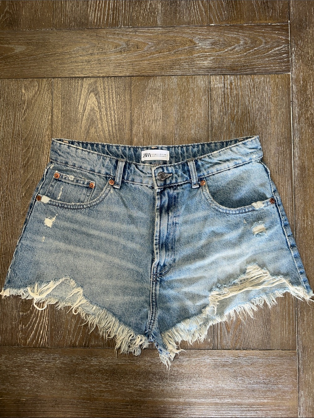 Zara Distressed Denim Cutoff Shorts Light Wash Raw Hem Size 8